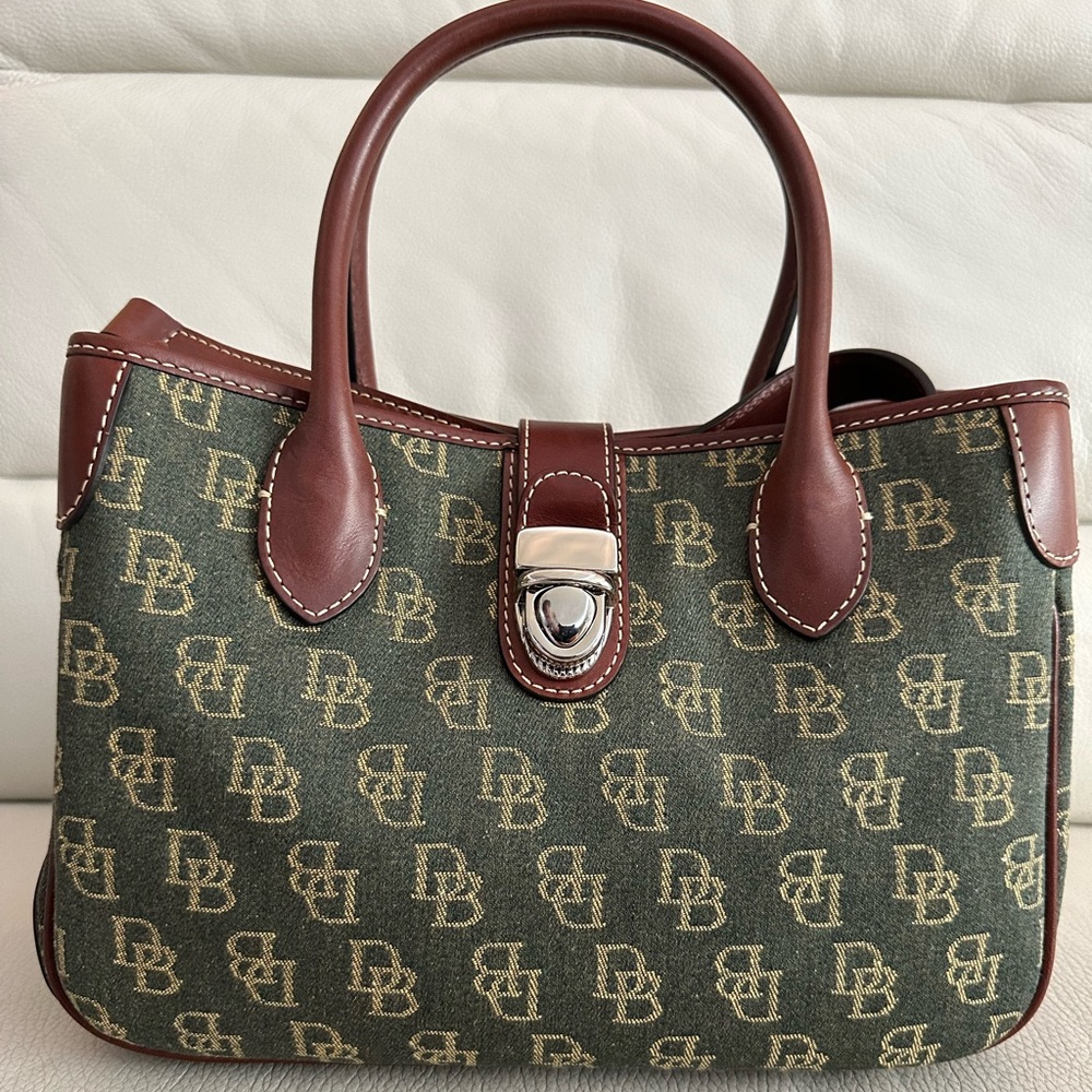 Beautiful vintage, 20 year young Dooney and Brourke bag